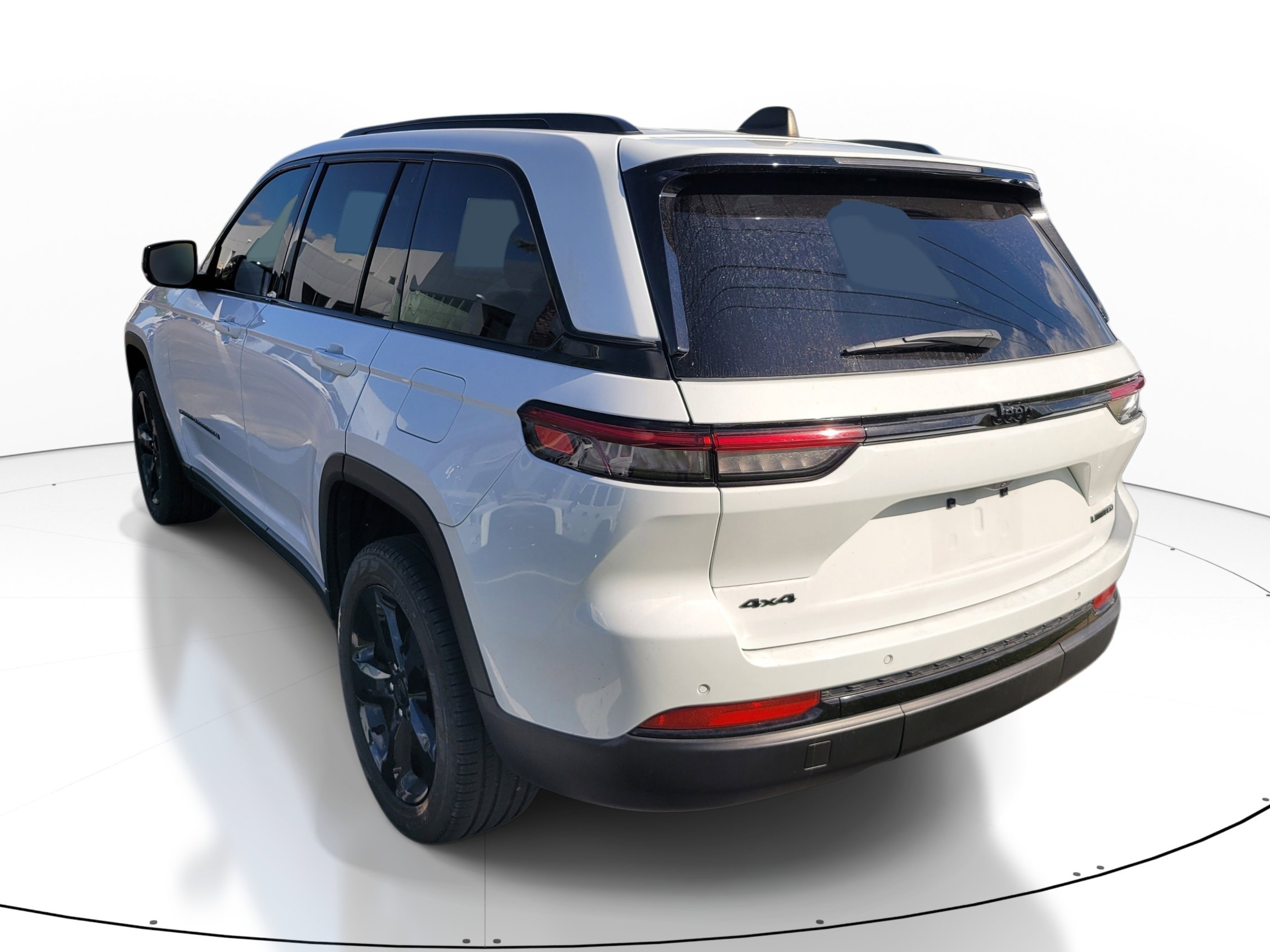 Used 2024 Jeep Grand Cherokee Limited w/ Black Appearance Package image 6