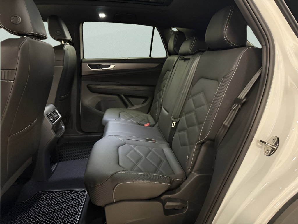 New 2026 Volkswagen Atlas Cross Sport SE image 18