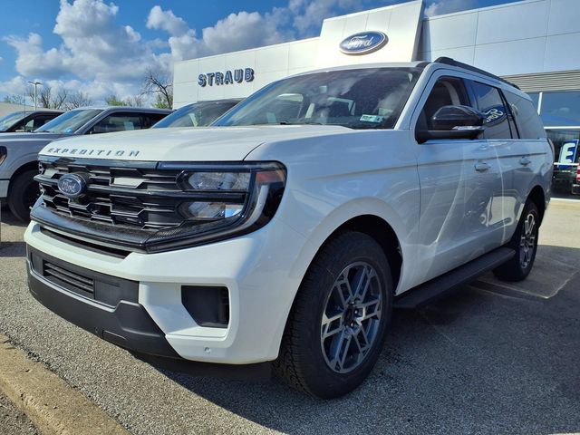 New 2026 Ford Expedition Active AWD/4WD image 2