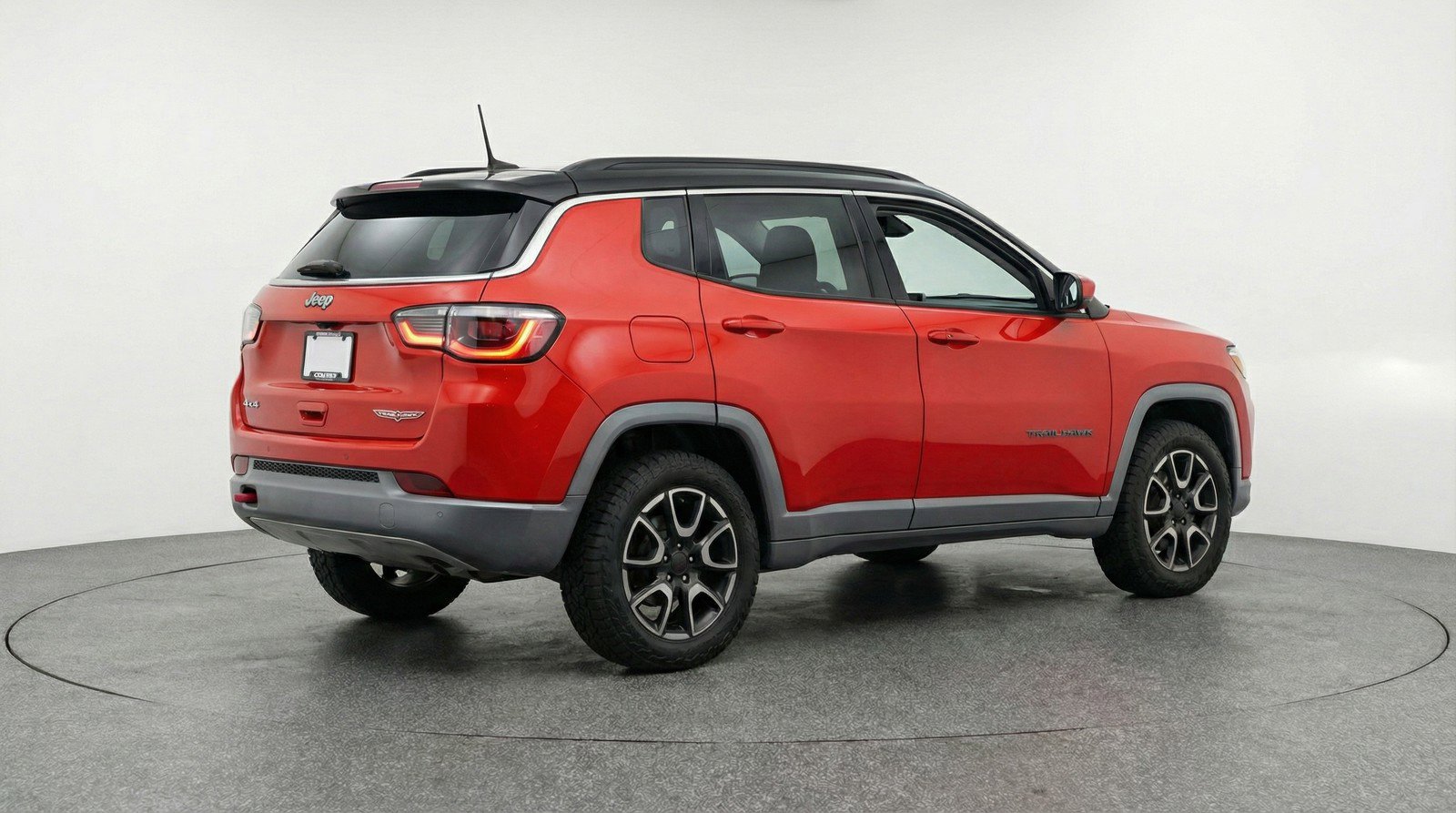 Used 2025 Jeep Compass Trailhawk AWD/4WD image 9