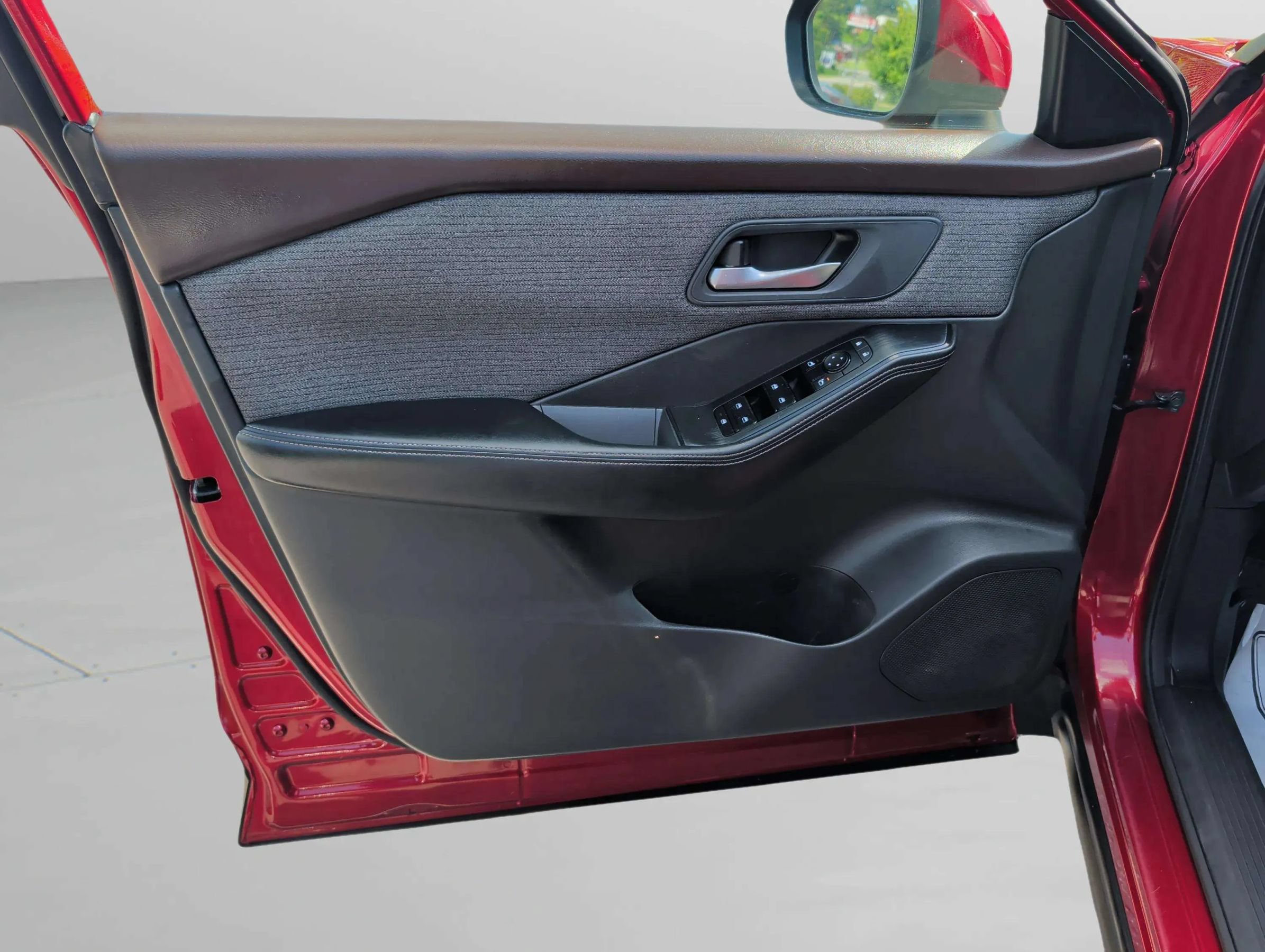Used 2022 Nissan Rogue SV FWD image 29