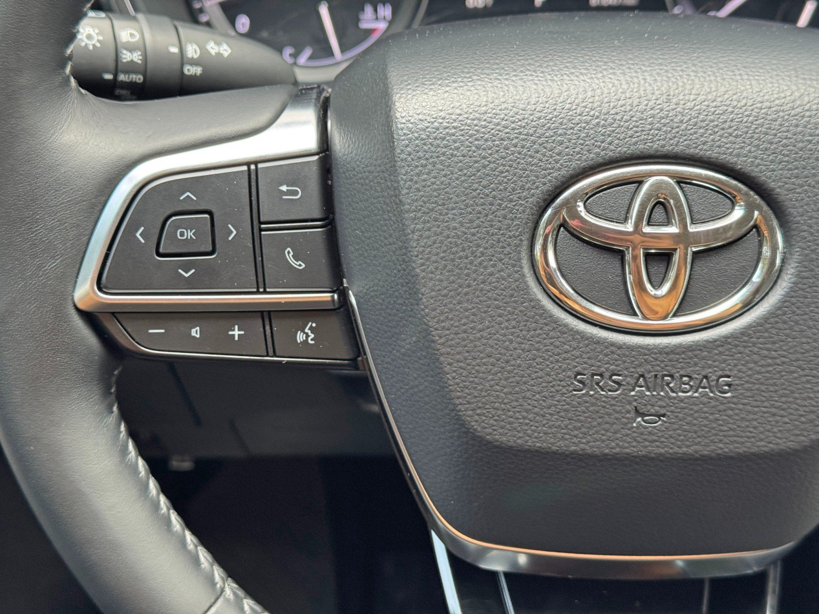 Used 2020 Toyota Highlander Limited FWD image 21