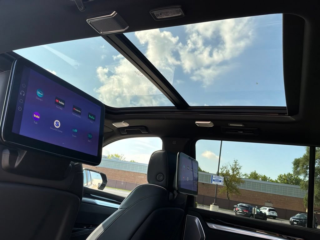 New 2026 Cadillac Escalade ESV Sport w/ Touring Package AWD/4WD image 32