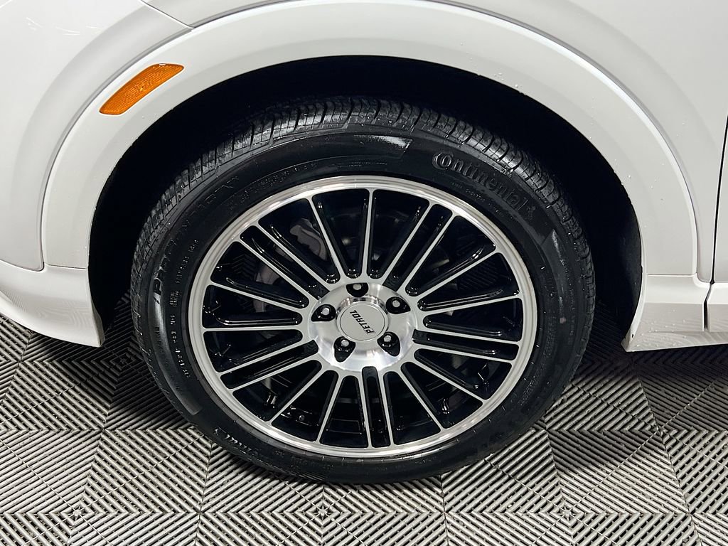 Used 2025 Buick Encore GX Avenir w/ Avenir Technology Package image 28