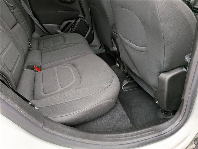 Used 2020 Jeep Renegade Latitude AWD/4WD image 17