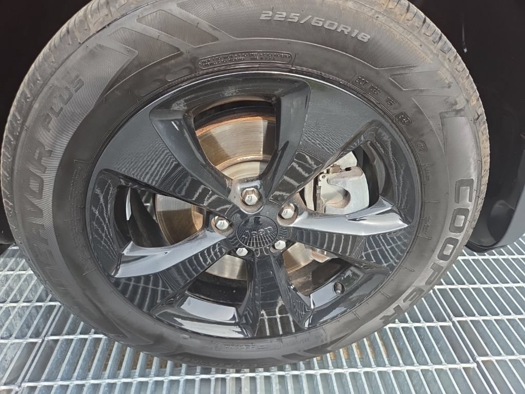 Used 2017 Jeep Cherokee Sport w/ Cold Weather Group AWD/4WD image 8