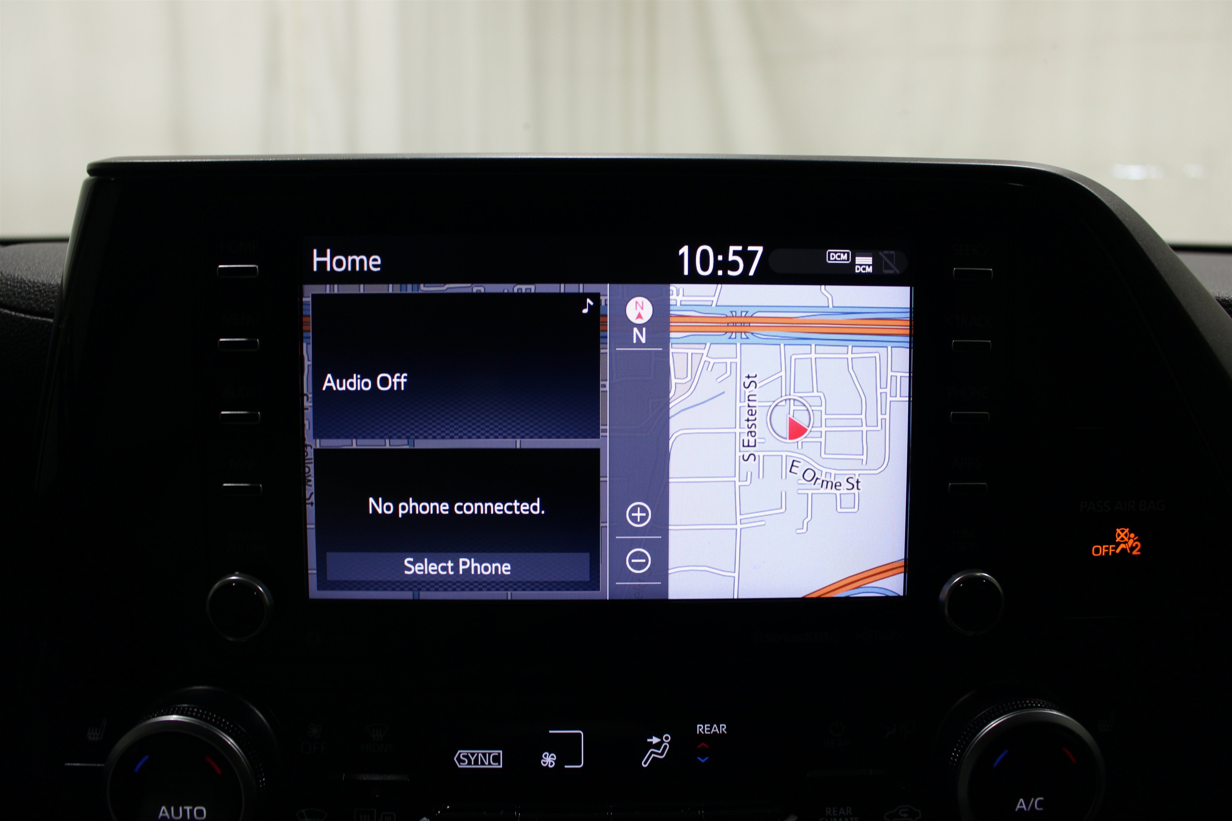 Used 2020 Toyota Highlander XLE AWD/4WD image 13