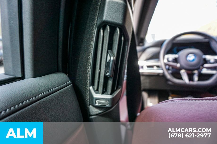 Used 2025 BMW i7 eDrive50 w/ M Sport Package RWD image 33