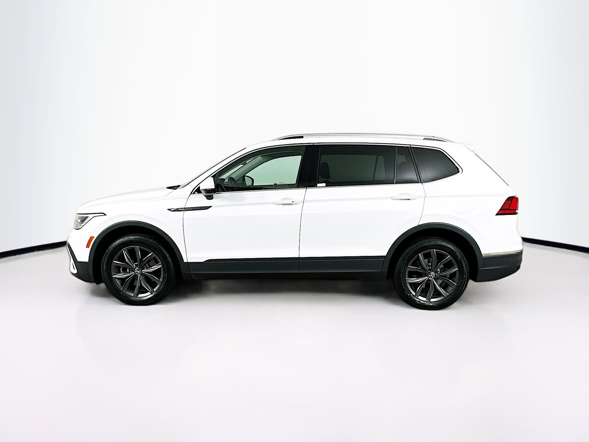 Used 2022 Volkswagen Tiguan SE image 4