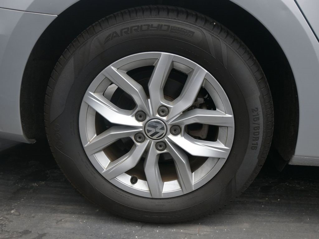 Used 2018 Volkswagen Passat 2.0T S image 12