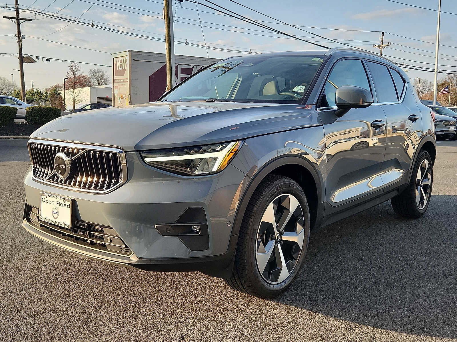 Certified 2023 Volvo XC40 B4 Plus w/ Driver Assist Package image 3