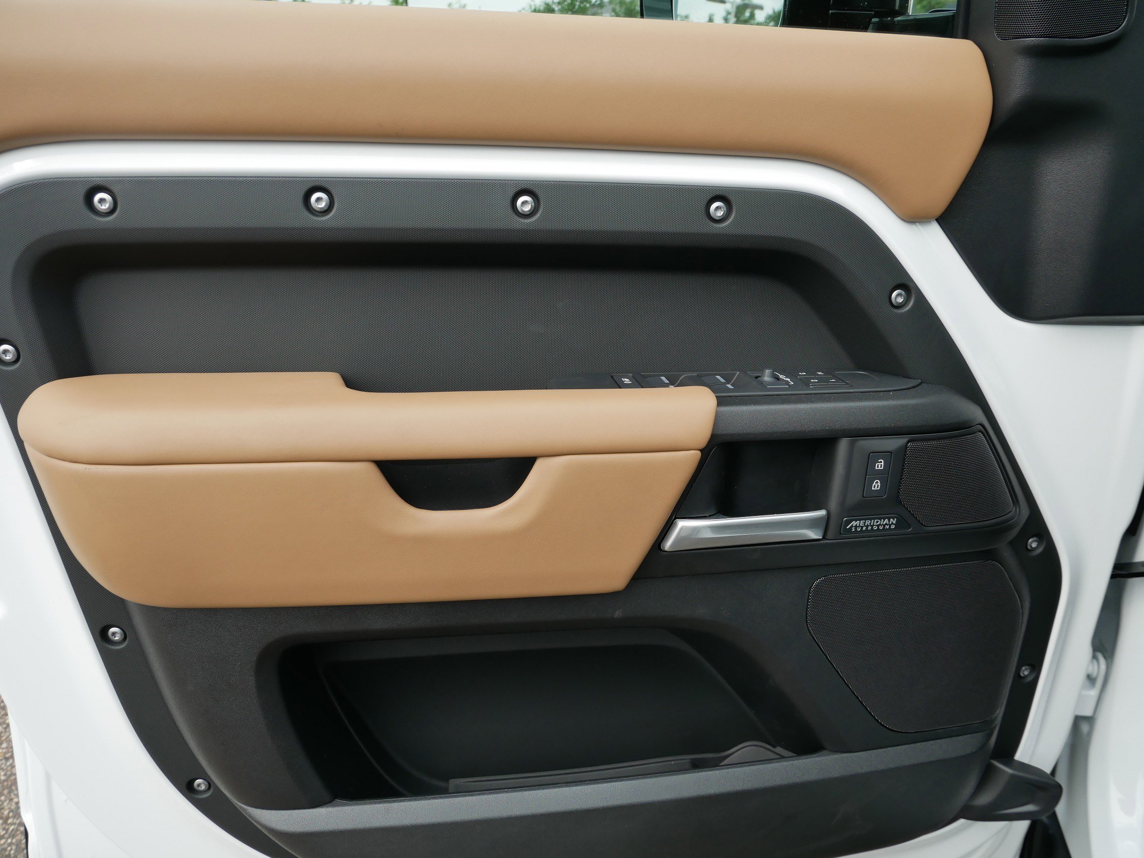New 2025 Land Rover Defender 130 V8 image 5
