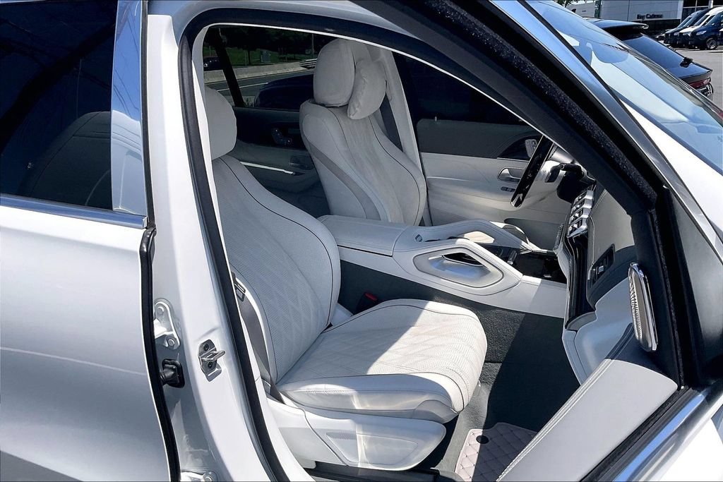 Certified 2025 Mercedes-Benz Maybach GLS 600 4MATIC image 7