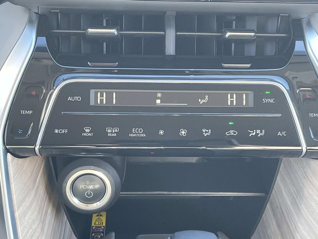 Used 2024 Toyota Venza XLE image 15