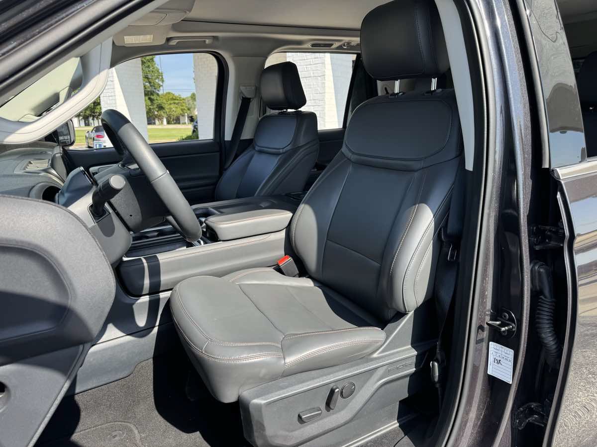 Used 2025 Ford Expedition Active AWD/4WD image 10