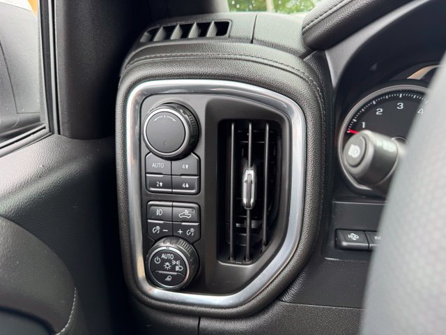 Used 2019 Chevrolet Silverado 1500 High Country w/ Technology Package AWD/4WD image 24