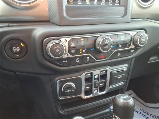 Used 2018 Jeep Wrangler Unlimited Sahara w/ Cold Weather Group image 18