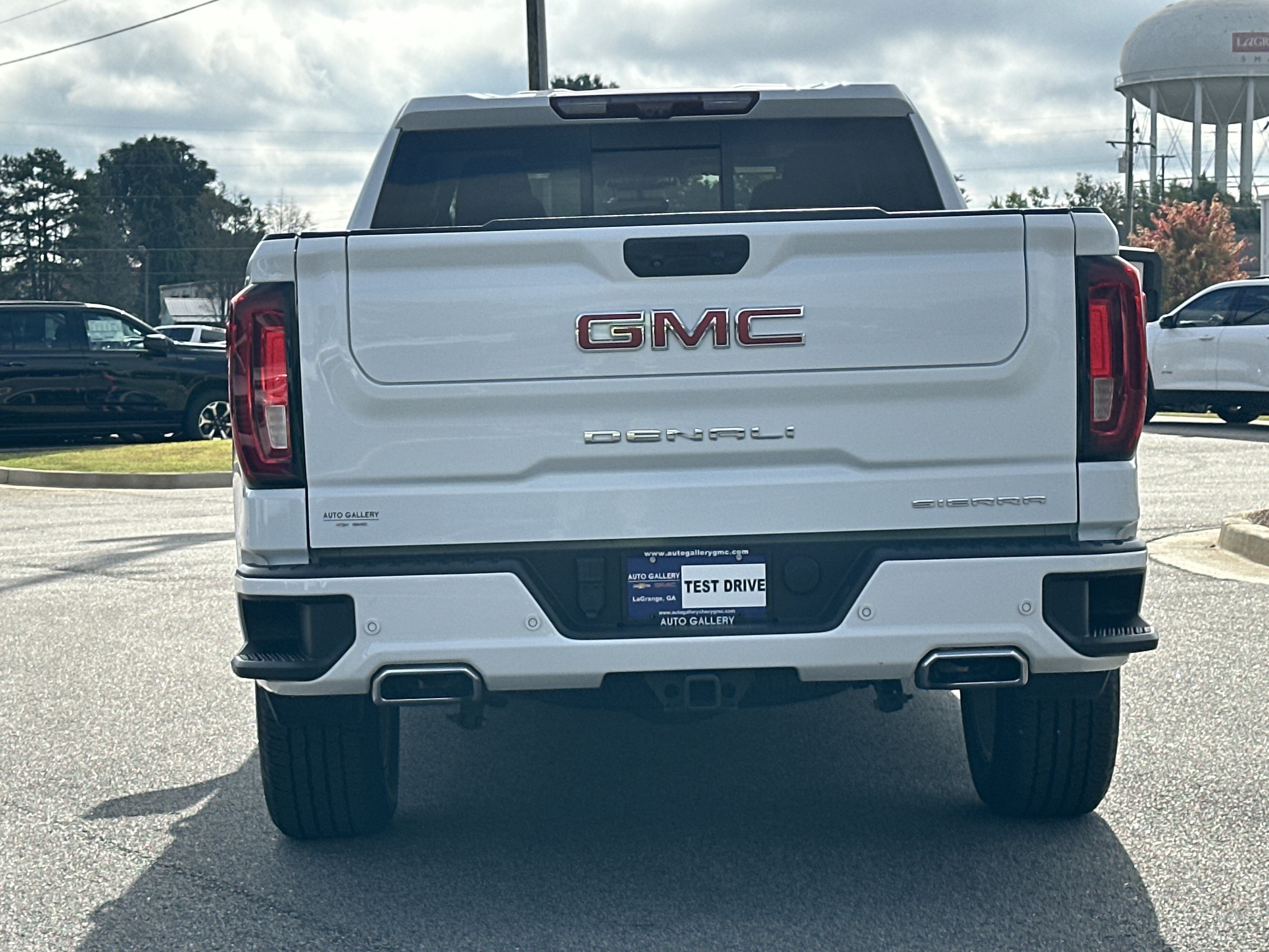Used 2023 GMC Sierra 1500 Denali w/ Technology Package AWD/4WD image 7