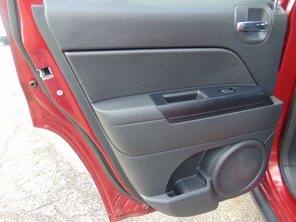Used 2014 Jeep Patriot Latitude FWD image 20