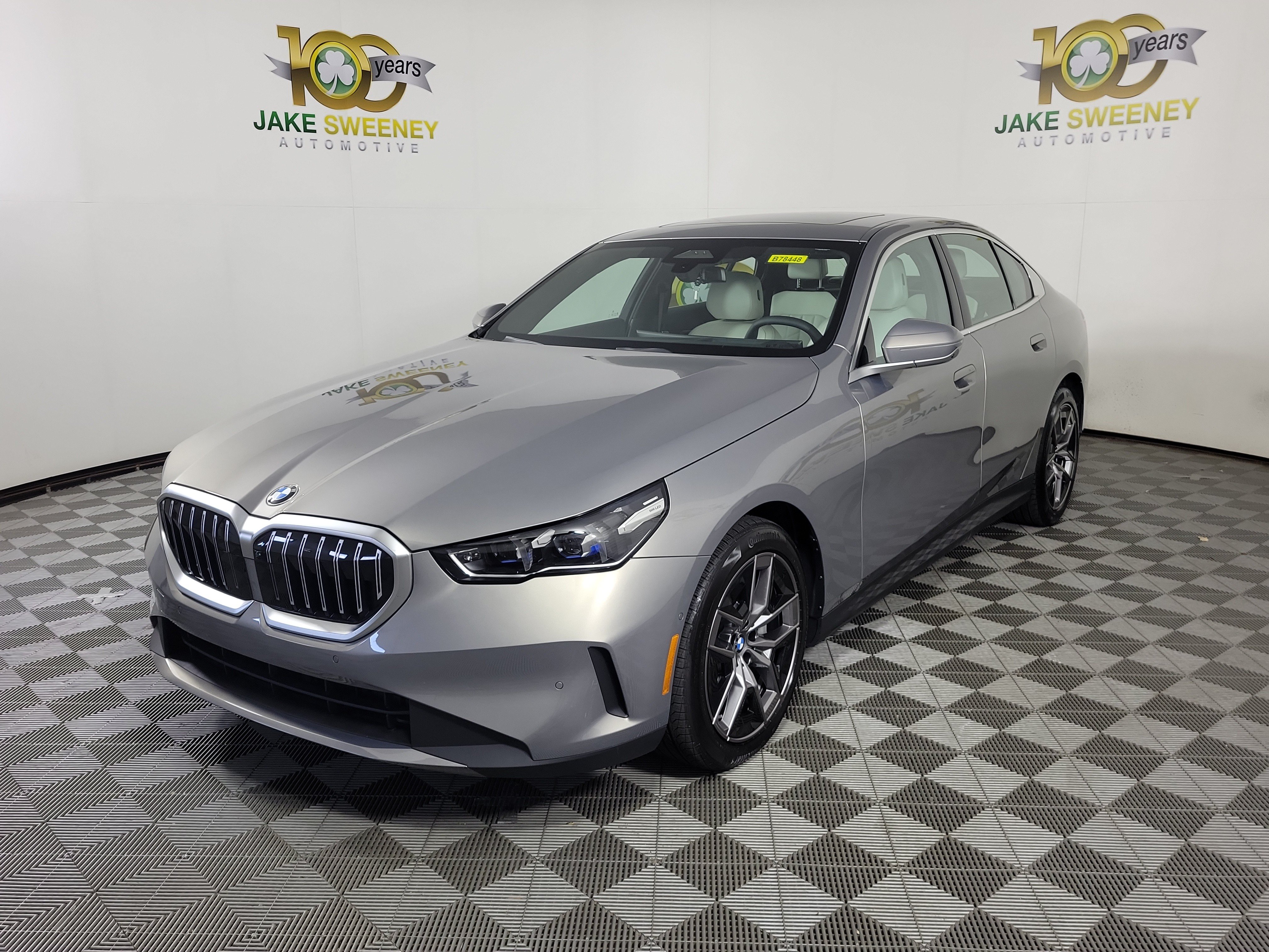 Certified 2026 BMW 540i xDrive w/ Premium Package AWD/4WD image 3