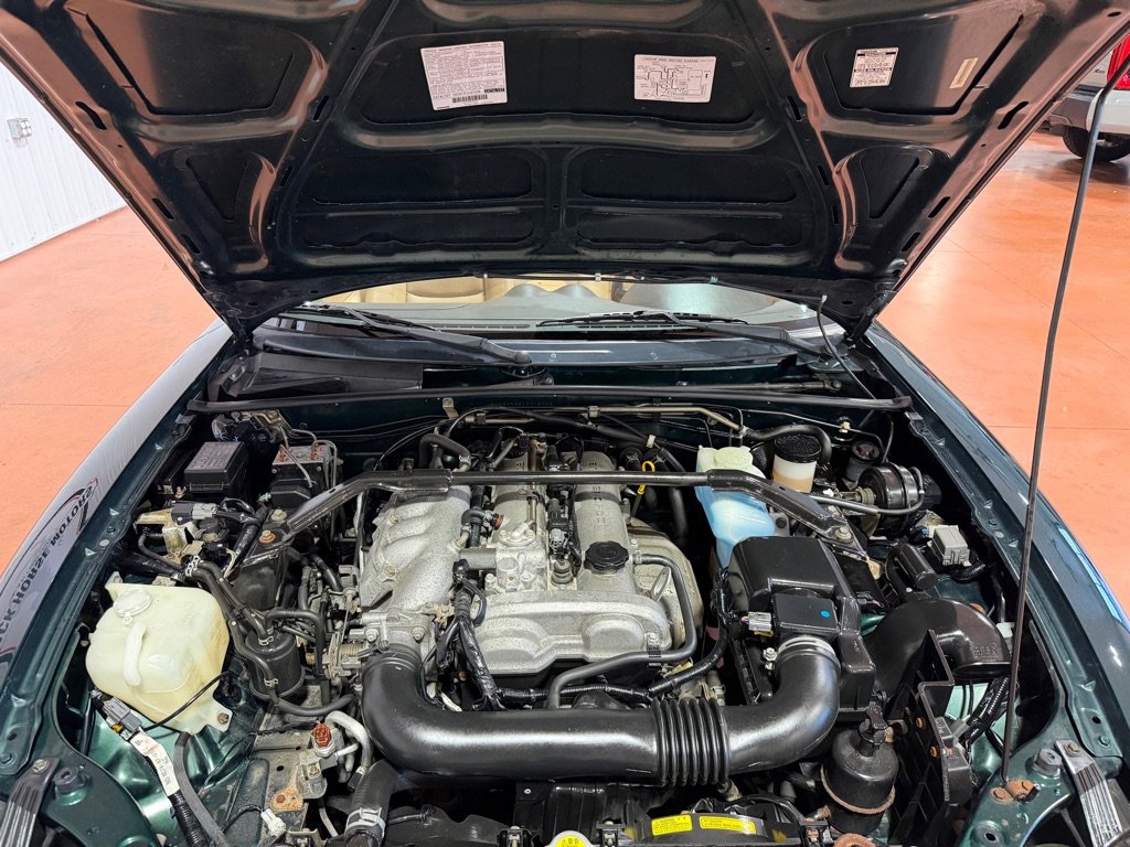 Used 2001 MAZDA MX-5 Miata RWD image 32