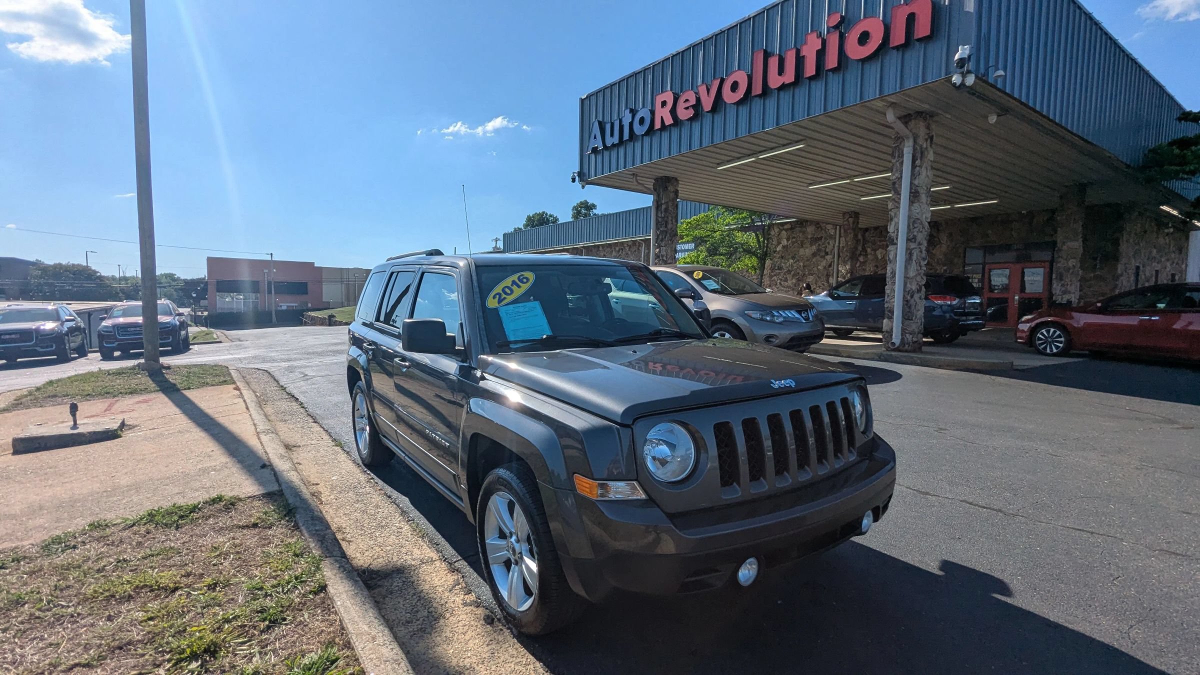 Used 2016 Jeep Patriot Latitude FWD image 1