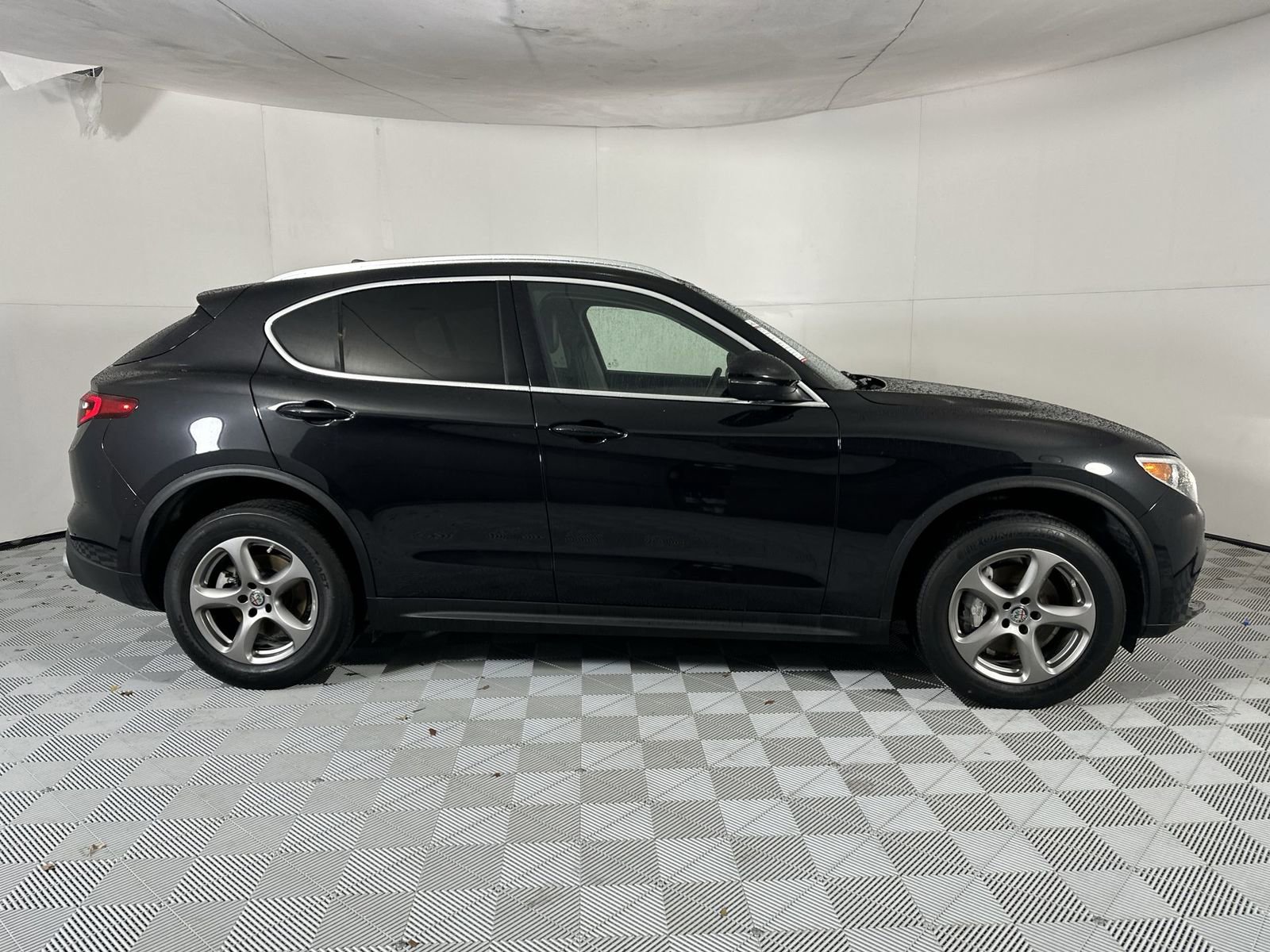 Used 2021 Alfa Romeo Stelvio Sprint w/ Active Assist 1 Package RWD image 9