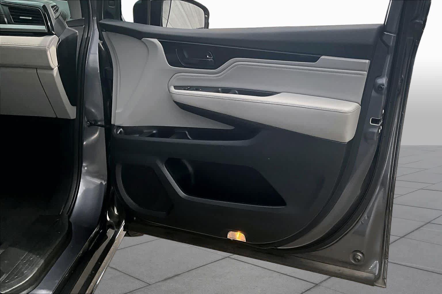 Used 2018 Honda Odyssey Elite image 23