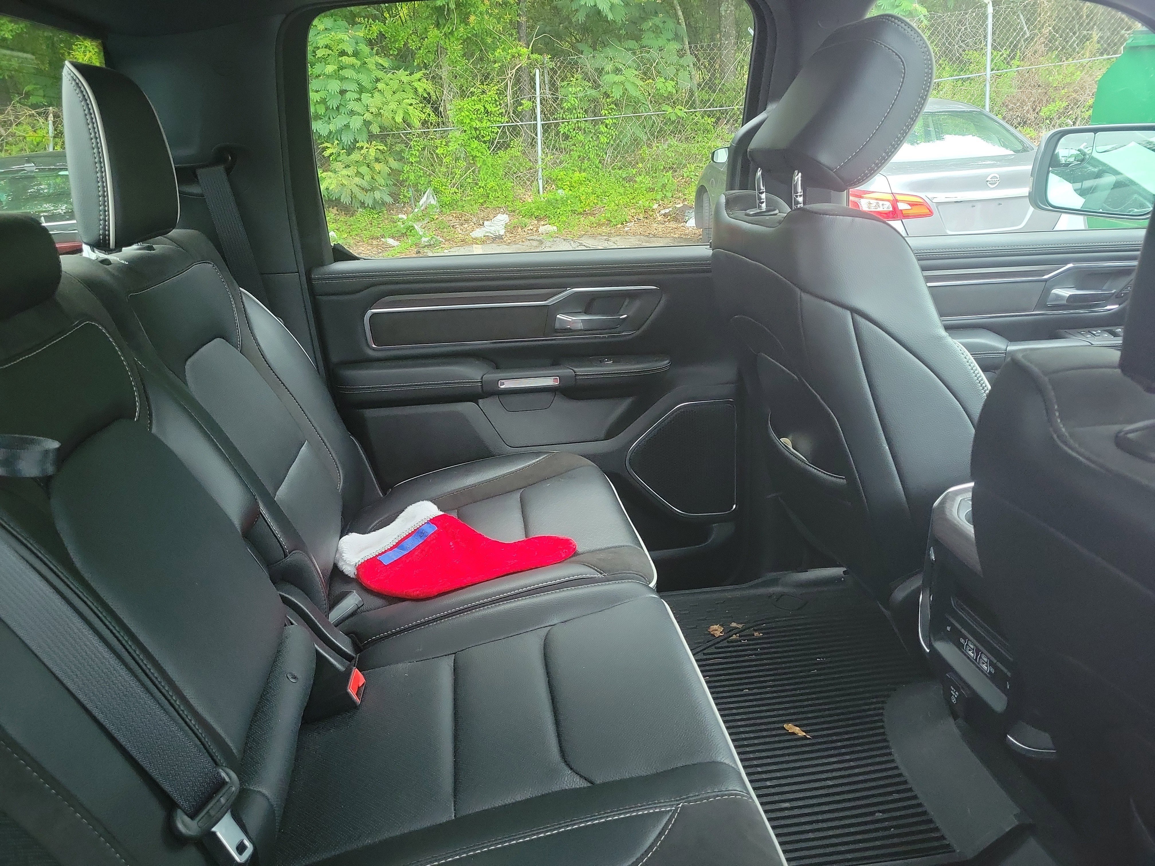 Used 2025 RAM 1500 Laramie w/ Sport Appearance Package AWD/4WD image 9