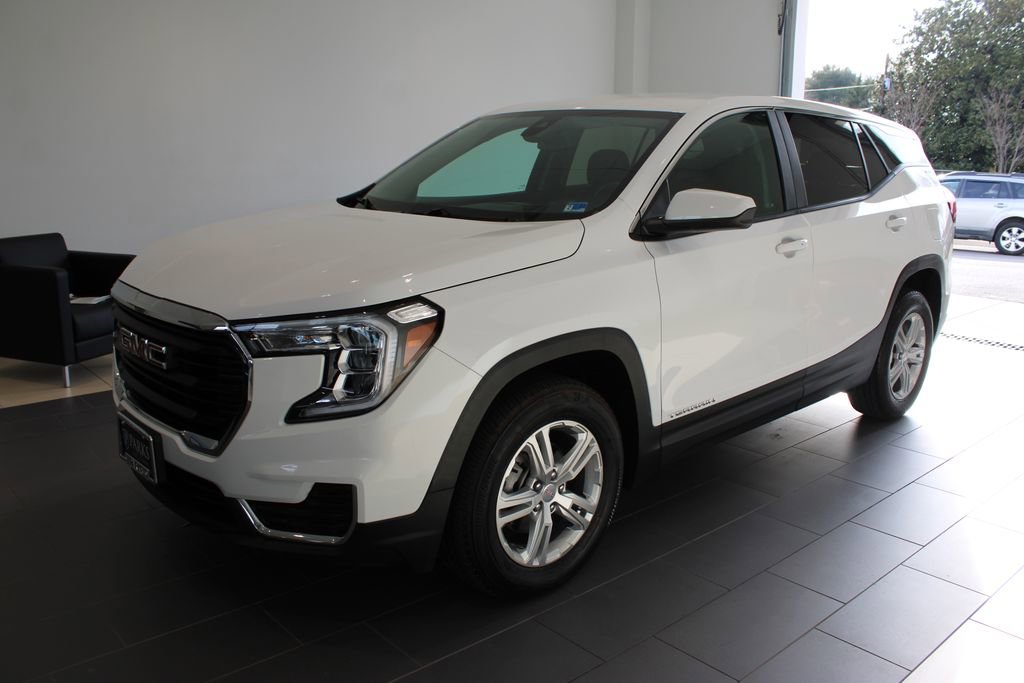 Used 2024 GMC Terrain SLE image 11