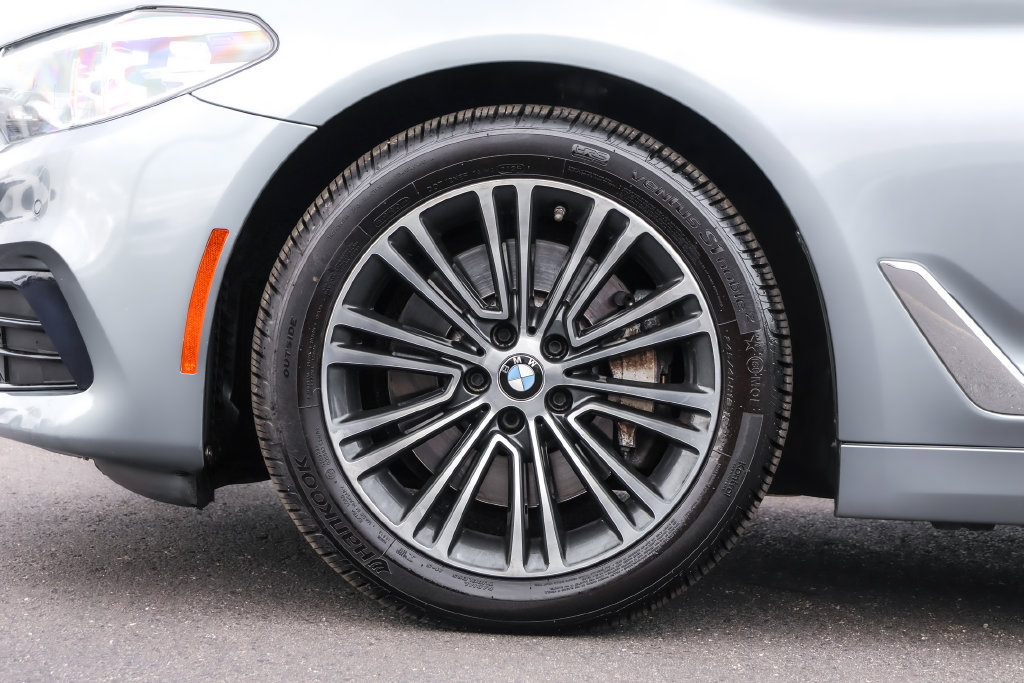Used 2019 BMW 530i xDrive w/ Convenience Package AWD/4WD image 17