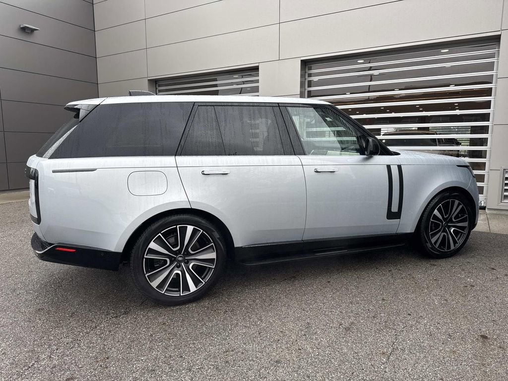 Used 2024 Land Rover Range Rover SE AWD/4WD image 8