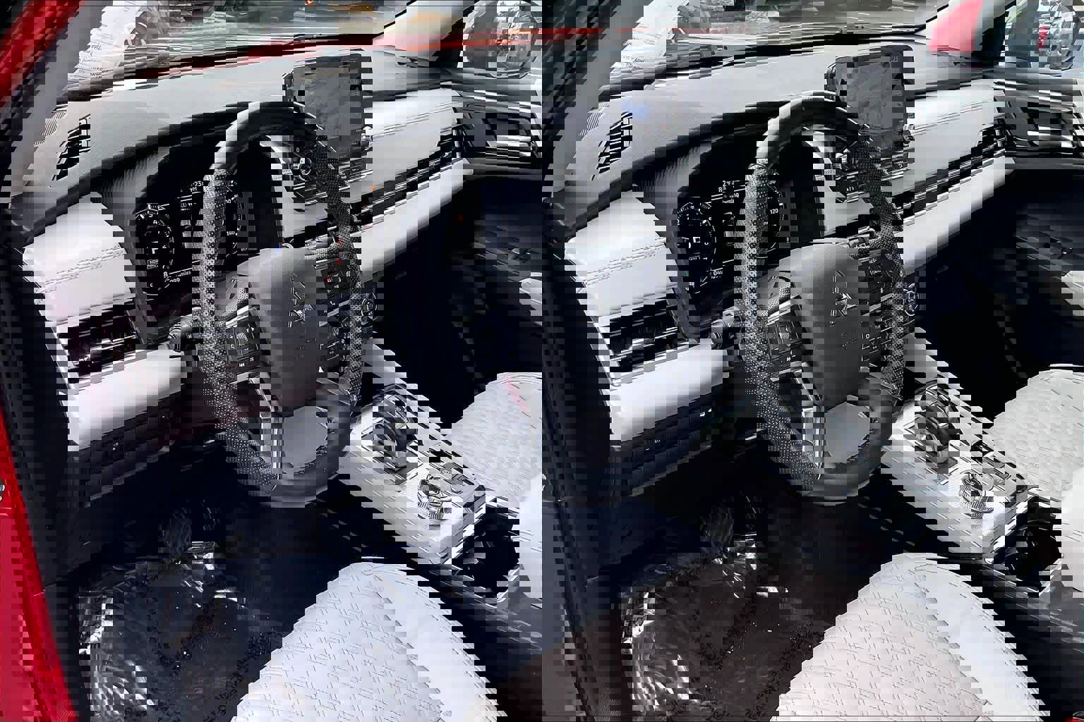 Used 2023 Mitsubishi Outlander SEL image 13