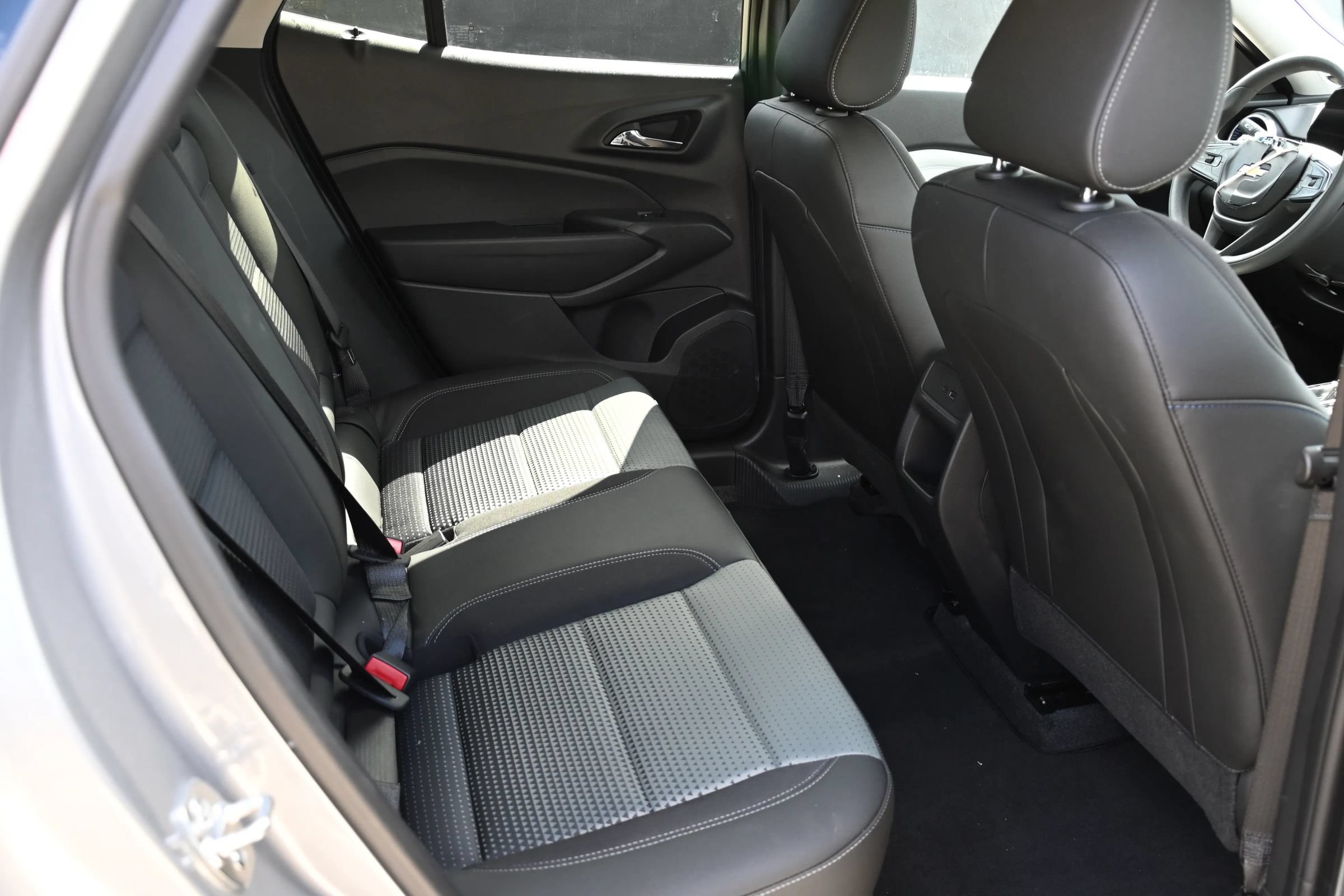 Used 2026 Chevrolet Trax LT FWD image 13