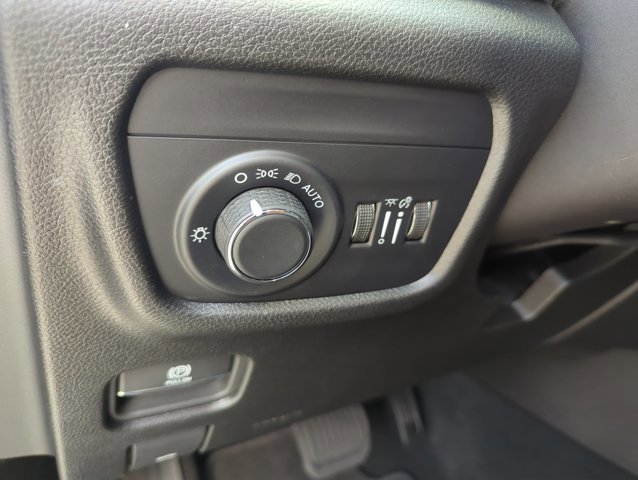 Used 2024 Jeep Grand Cherokee Altitude RWD image 25