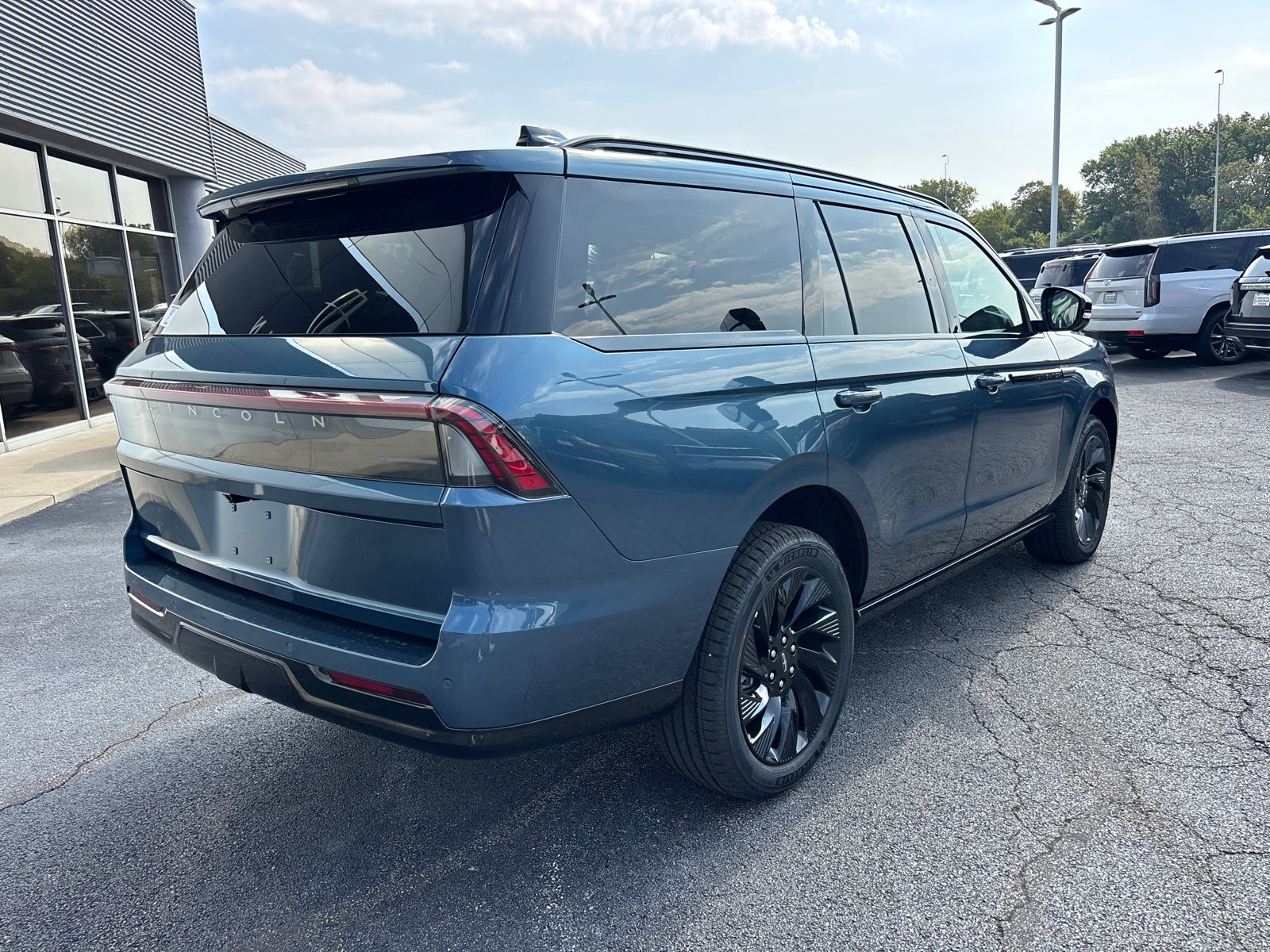 New 2027 Lincoln Navigator Reserve AWD/4WD image 7