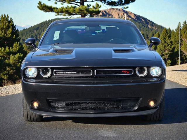 Used 2017 Dodge Challenger R/T image 3