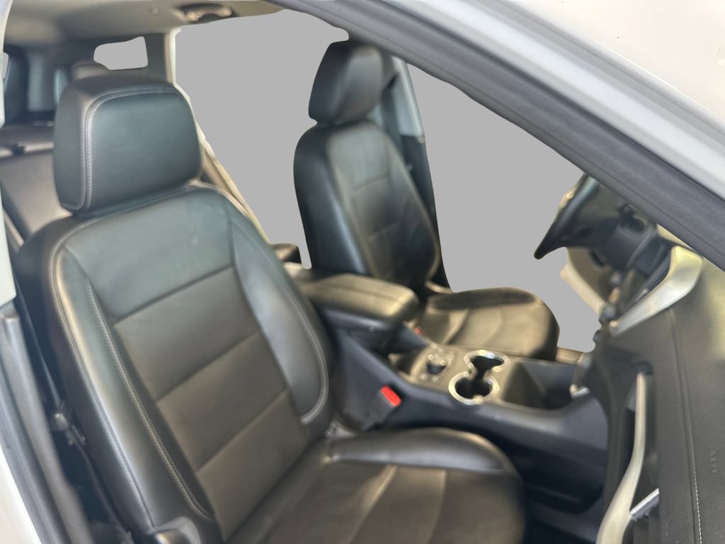 Used 2024 GMC Terrain SLT AWD/4WD image 23