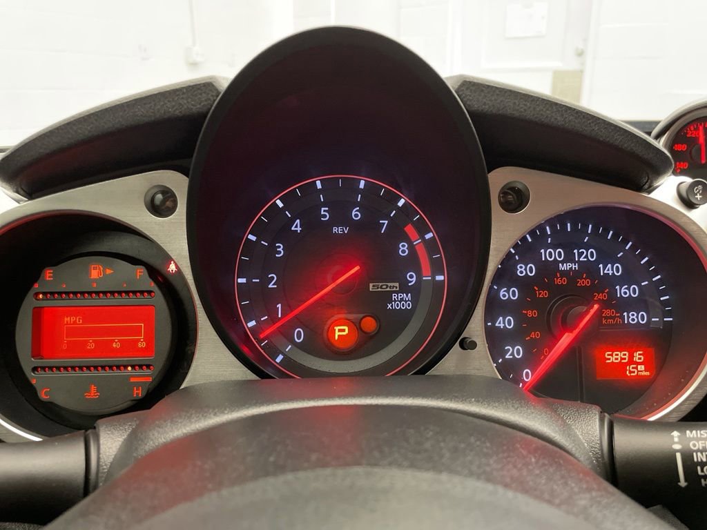 Used 2020 Nissan 370Z Coupe RWD image 11