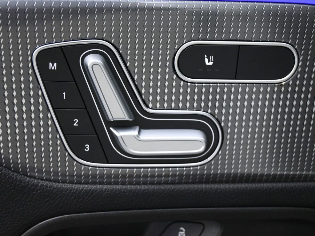 Used 2023 Mercedes-Benz GLB 250 4MATIC image 5