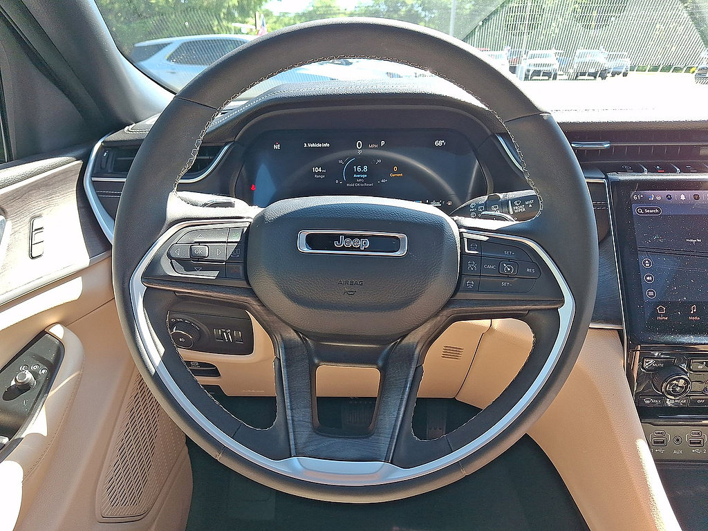 Used 2024 Jeep Grand Cherokee Limited w/ Luxury Tech Group II AWD/4WD image 17