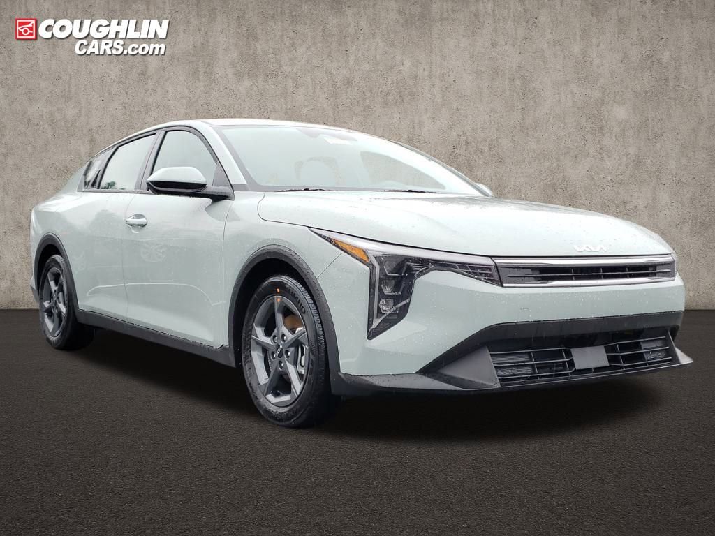 New 2025 Kia K4 LXS