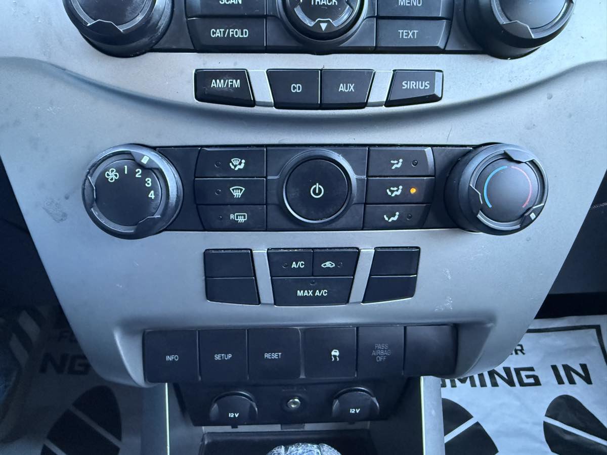 Used 2011 Ford Focus SE image 18