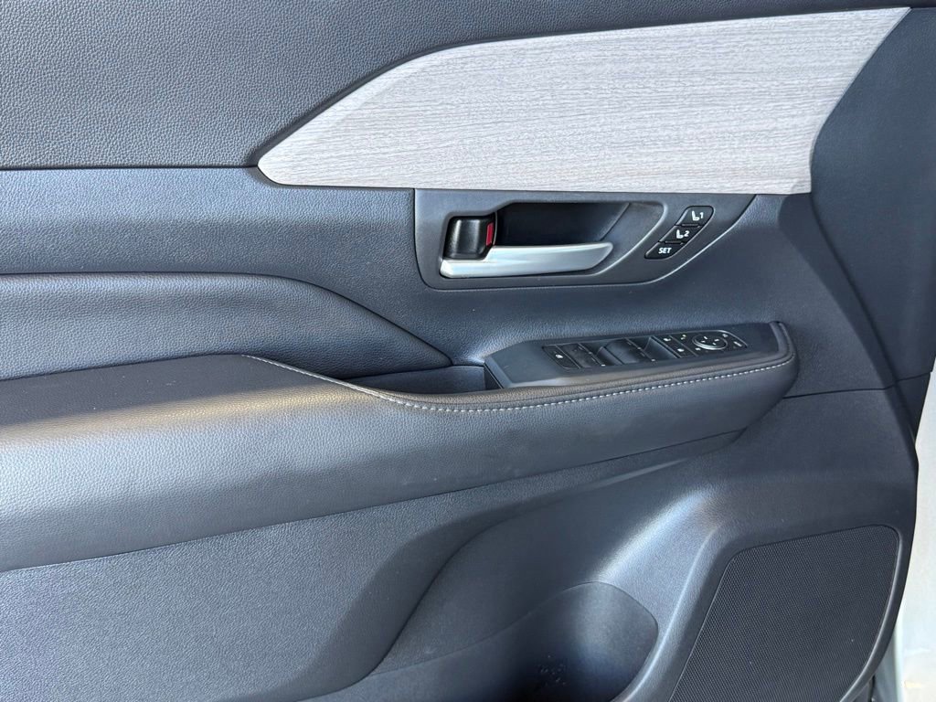 Used 2024 Toyota Grand Highlander Limited image 17