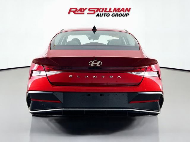 Used 2025 Hyundai Elantra SEL FWD image 6