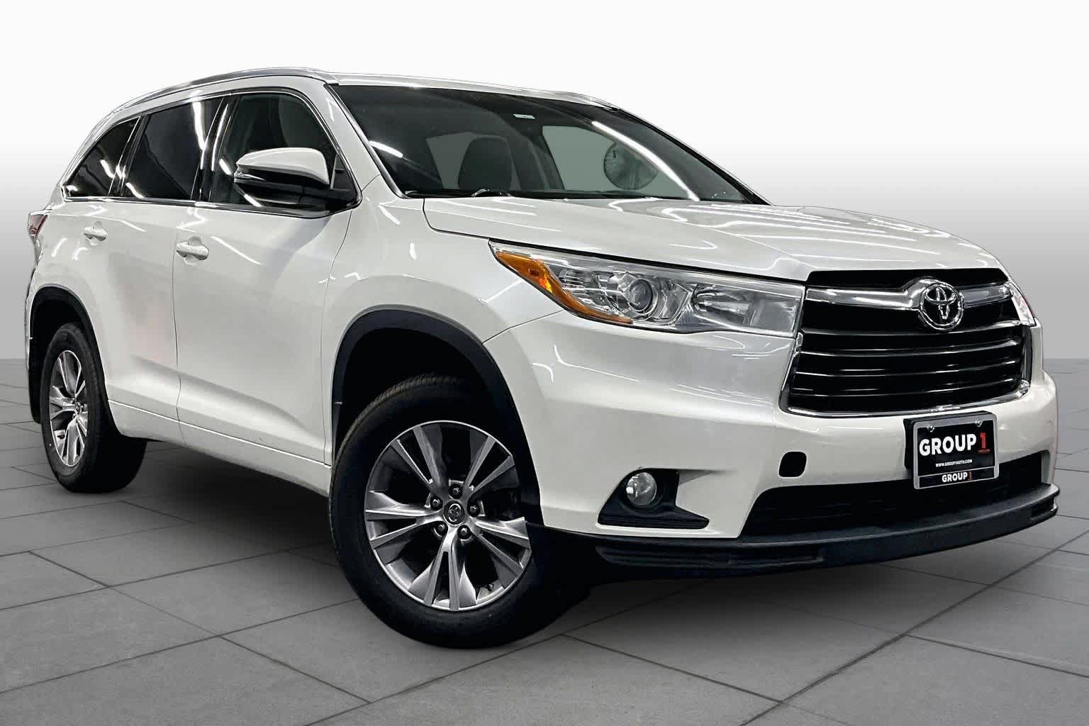 Used 2015 Toyota Highlander XLE AWD/4WD image 2