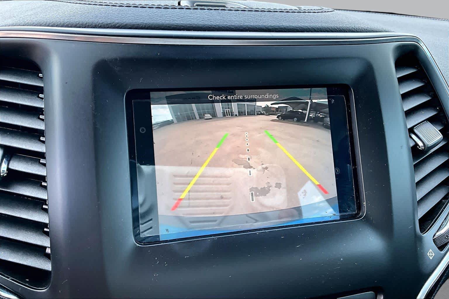Used 2021 Jeep Cherokee Latitude Plus FWD image 19