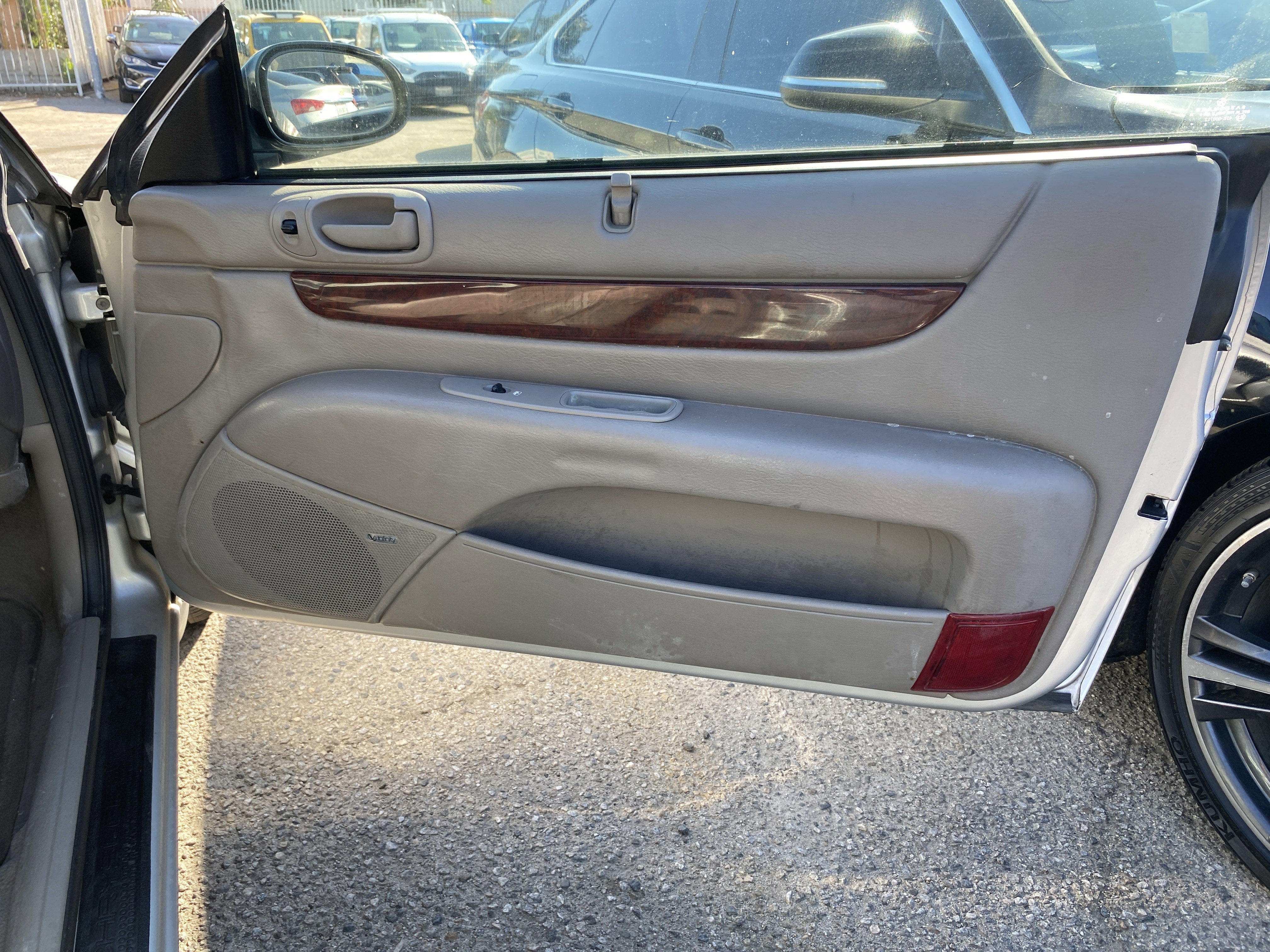 Used 2001 Chrysler Sebring LXi image 16