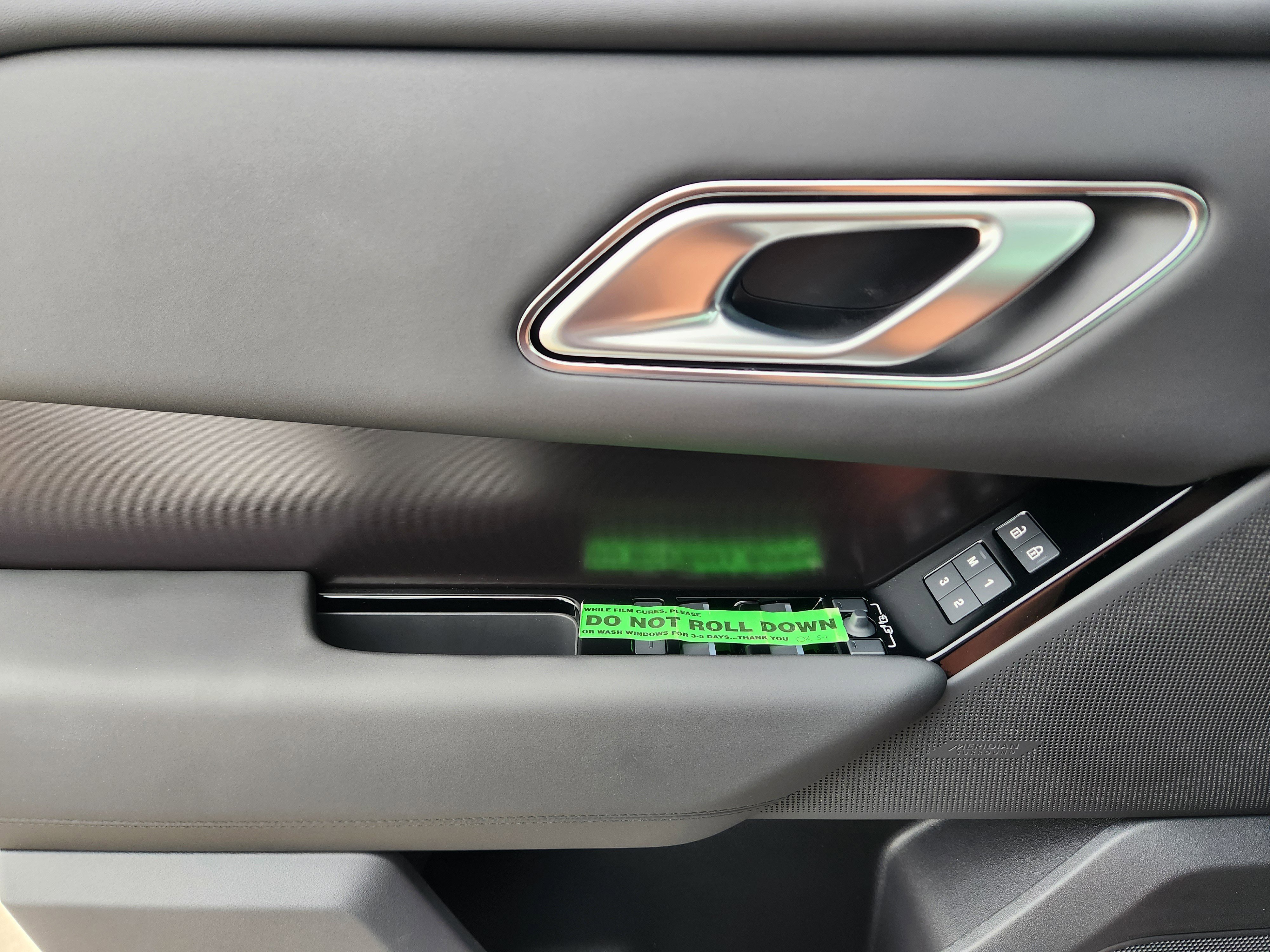 New 2026 Land Rover Range Rover Velar Dynamic SE image 22