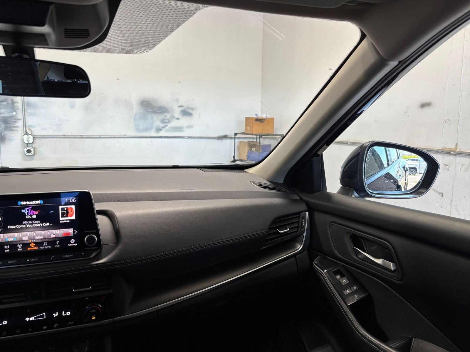 Used 2025 Nissan Rogue SV FWD image 36